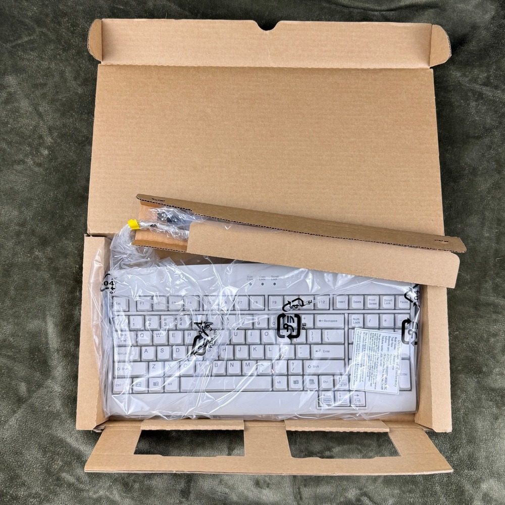 Fujitsu N860-8811-T401/40 Wired USB Keyboard Full Size Gray New